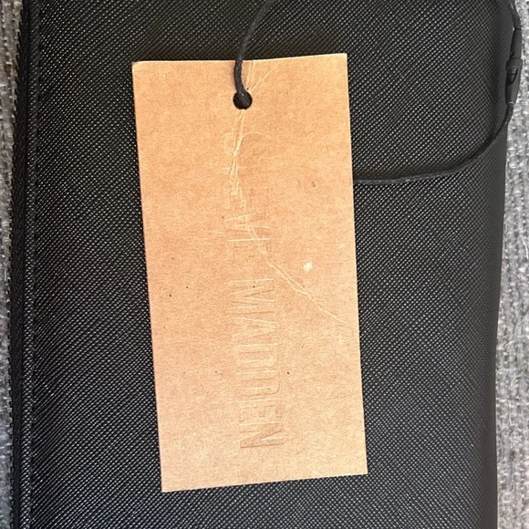 Steve Madden Elegant Black Wallet - Picture 6 of 7